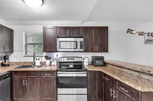 930 NE 132nd St, North Miami, FL 33161 - Photo 9