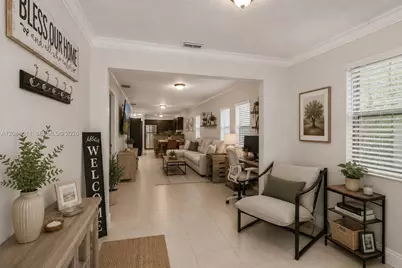 930 NE 132nd St, North Miami, FL 33161 - Photo 5