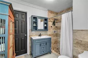 930 NE 132nd St, North Miami, FL 33161 - Photo 19