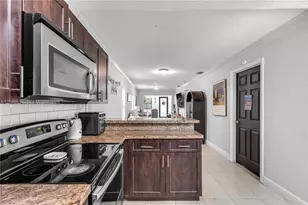 930 NE 132nd St, North Miami, FL 33161 - Photo 11