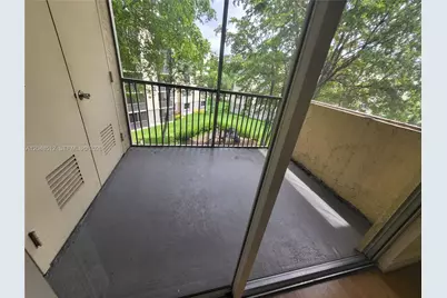 8225 Lake Dr #405, Doral, FL 33166 - Photo 5