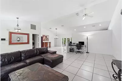 10623 NW 7th Pl, Coral Springs, FL 33071 - Photo 7