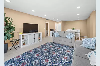 322 SE Buchanan St #703, Hollywood, FL 33019 - Photo 5