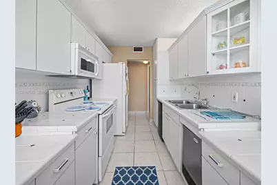 322 SE Buchanan St #703, Hollywood, FL 33019 - Photo 9