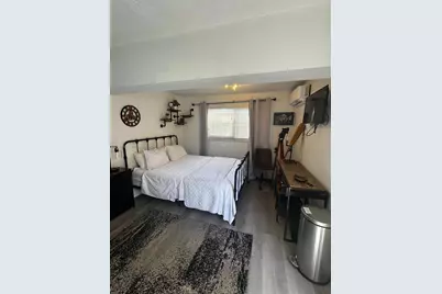 2032 NE 26th St #3, Wilton Manors, FL 33305 - Photo 3