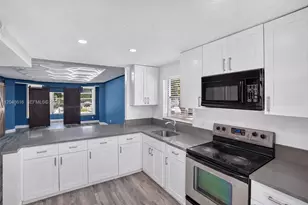 8390 Sands Point Blvd, Tamarac, FL 33321 - Photo 9