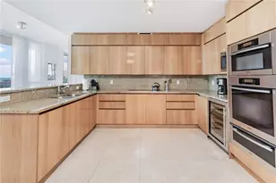 50 South Pointe Dr, Miami Beach, FL 33139 - Photo 25