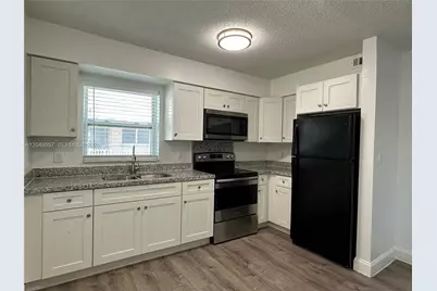 2401 NW 9th Ave #3, Wilton Manors, FL 33311 - Photo 3