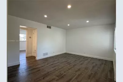 2401 NW 9th Ave #3, Wilton Manors, FL 33311 - Photo 11