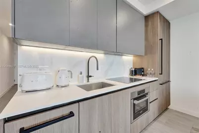580 72nd St #PH13, Miami Beach, FL 33141 - Photo 7