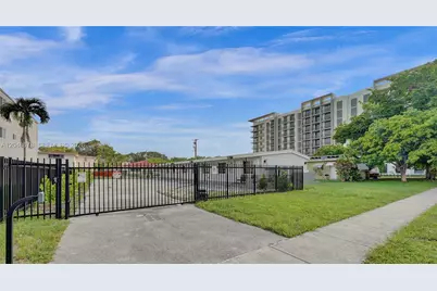 1085 NE 126th St #4, North Miami, FL 33161 - Photo 13