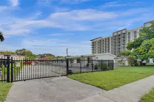 1085 NE 126th St, North Miami, FL 33161 - Photo 13