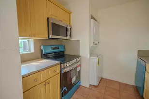 8630 SW 3rd St, Pembroke Pines, FL 33025 - Photo 9