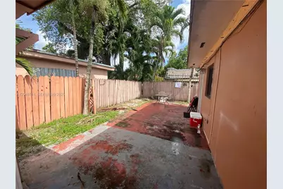 2460 NW 15th St #4, Miami, FL 33125 - Photo 23