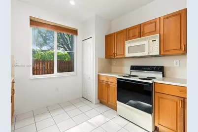 2245 NW 160th Ter, Pembroke Pines, FL 33028 - Photo 9