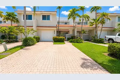 9805 NW 45th Ln, Doral, FL 33178 - Photo 11