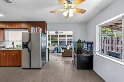 5045 SW 10th St, Margate, FL 33068 - Photo 17