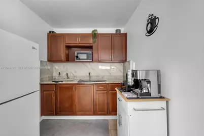 6084 E 7th Ave, Hialeah, FL 33013 - Photo 13
