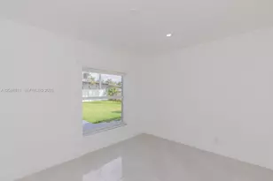 913 NE 2nd St, Hallandale Beach, FL 33009 - Photo 25