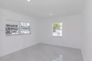 913 NE 2nd St, Hallandale Beach, FL 33009 - Photo 17