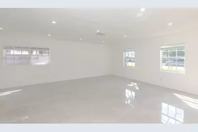 913 NE 2nd St, Hallandale Beach, FL 33009 - Photo 5