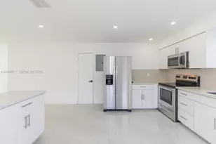 913 NE 2nd St, Hallandale Beach, FL 33009 - Photo 13