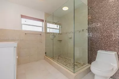 913 NE 2nd St, Hallandale Beach, FL 33009 - Photo 23