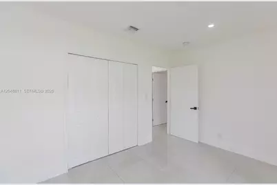913 NE 2nd St, Hallandale Beach, FL 33009 - Photo 27