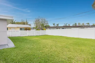 913 NE 2nd St, Hallandale Beach, FL 33009 - Photo 35