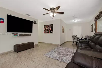 750 NE 4th Pl, Hialeah, FL 33010 - Photo 5