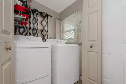 750 NE 4th Pl, Hialeah, FL 33010 - Photo 23