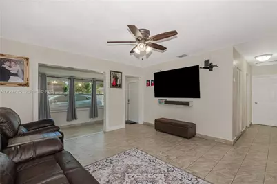 750 NE 4th Pl, Hialeah, FL 33010 - Photo 7