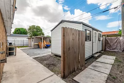 750 NE 4th Pl, Hialeah, FL 33010 - Photo 35