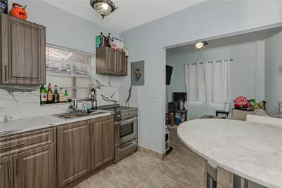 750 NE 4th Pl, Hialeah, FL 33010 - Photo 27