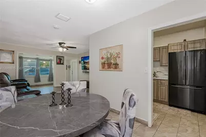750 NE 4th Pl, Hialeah, FL 33010 - Photo 9