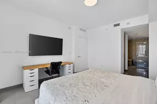 68 SE 6th St, Miami, FL 33131 - Photo 11