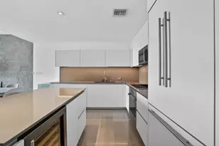 68 SE 6th St, Miami, FL 33131 - Photo 21