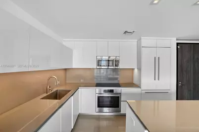 68 SE 6th St #3710, Miami, FL 33131 - Photo 17