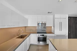 68 SE 6th St, Miami, FL 33131 - Photo 17