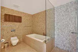 68 SE 6th St, Miami, FL 33131 - Photo 9