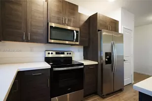 2411 SE 10th St, Homestead, FL 33035 - Photo 9