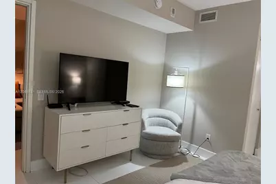 1300 Brickell Bay Dr #2208, Miami, FL 33131 - Photo 9