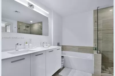 1300 Brickell Bay Dr #2208, Miami, FL 33131 - Photo 11