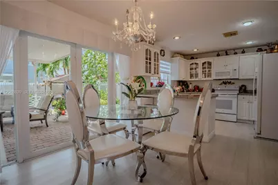 19702 NW 84th Pl, Hialeah, FL 33015 - Photo 5