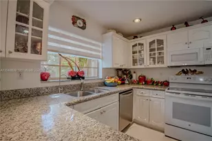 19702 NW 84th Pl, Hialeah, FL 33015 - Photo 31