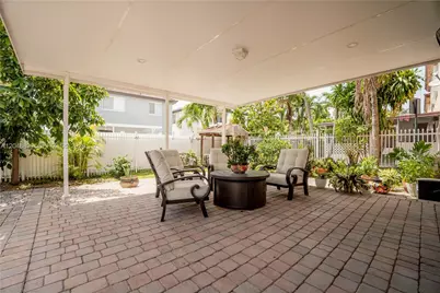 19702 NW 84th Pl, Hialeah, FL 33015 - Photo 7