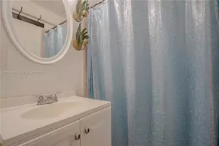 19702 NW 84th Pl, Hialeah, FL 33015 - Photo 29