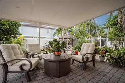 19702 NW 84th Pl, Hialeah, FL 33015 - Photo 11