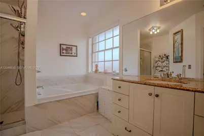 19702 NW 84th Pl, Hialeah, FL 33015 - Photo 19