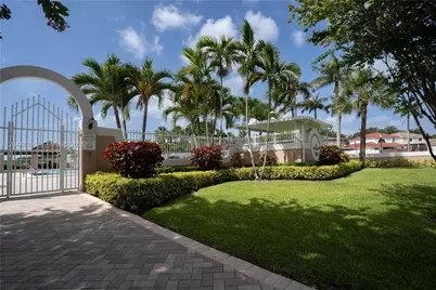 19702 NW 84th Pl, Hialeah, FL 33015 - Photo 49
